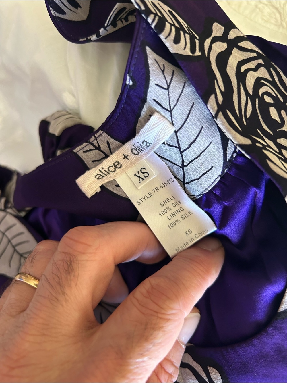 Alice + Olivia Purple & White Floral Sleeveless Dress - Picture 4 of 4